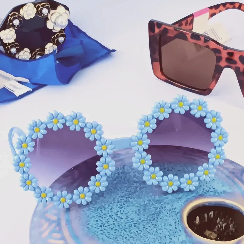 New Blossom in Style: Daisy Flower Kids Sunglasses - Retro Elegance! 🌼☀️ - Picture 1 of 2
